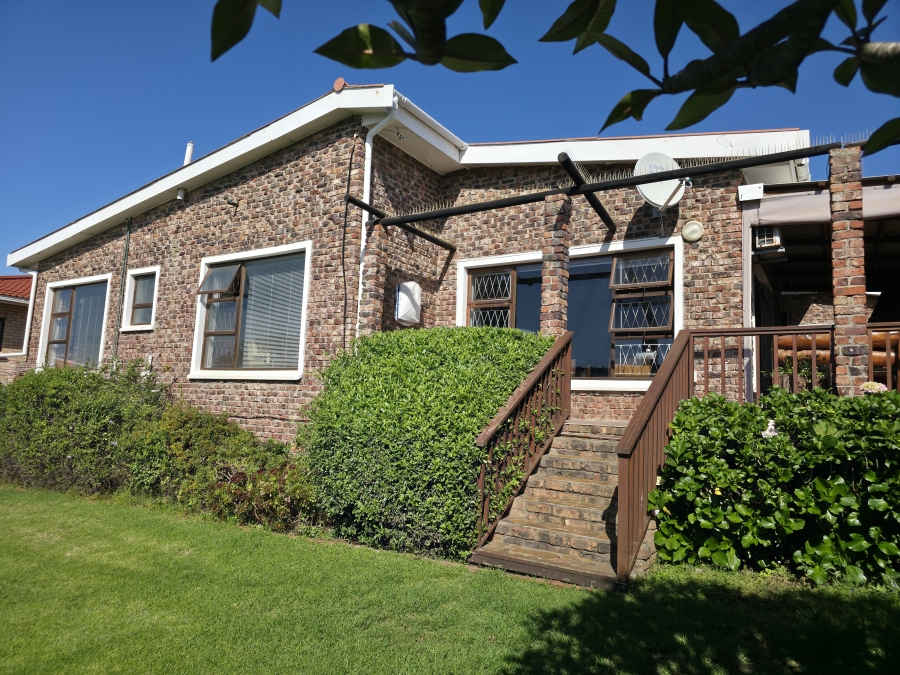 4 Bedroom Property for Sale in Noorsekloof Eastern Cape